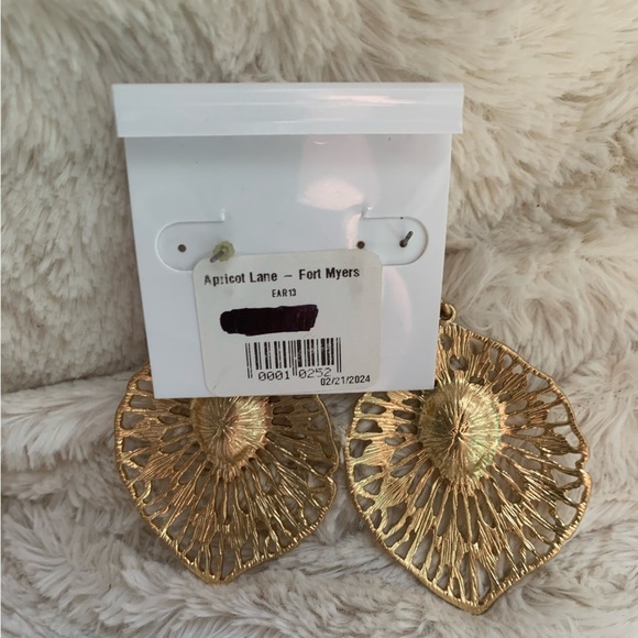 NEW Apricot Lane Boutique Fashion Gold Tone Color Earrings - Picture 3 of 4